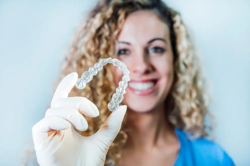 DOCTORES DE INVISALIGN Ofrecen Tecnología Exclusiva de Invisalign