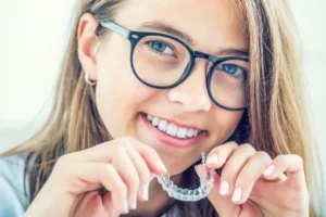 ¿TE PREGUNTAS CUÁNTO TIEMPO tarda el tratamiento Invisalign? Sigue leyendo