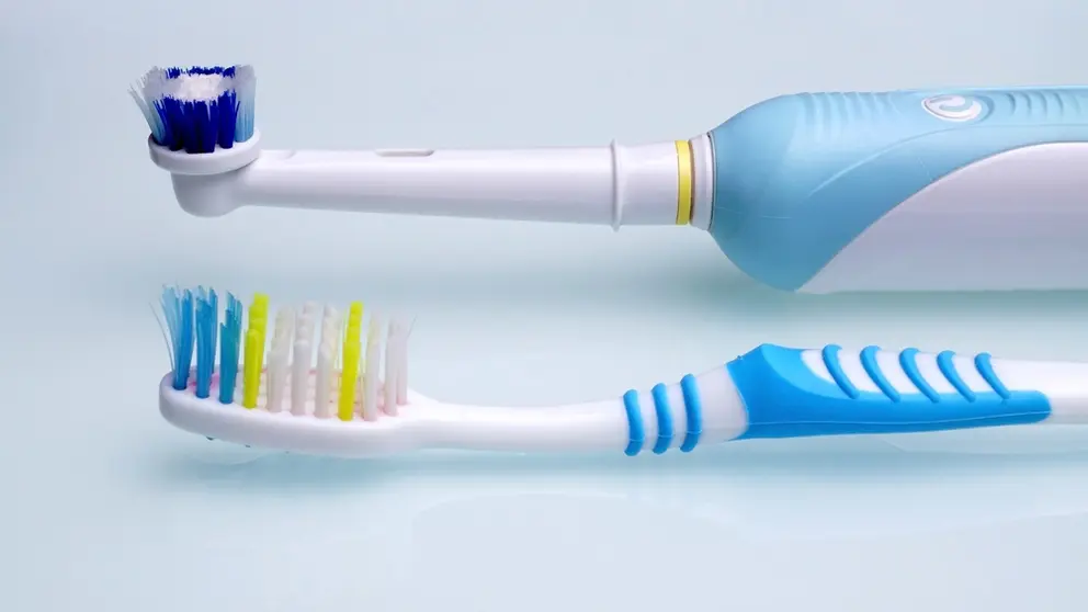 CAN I USE An Electric Toothbrush with Invisalign Attachments